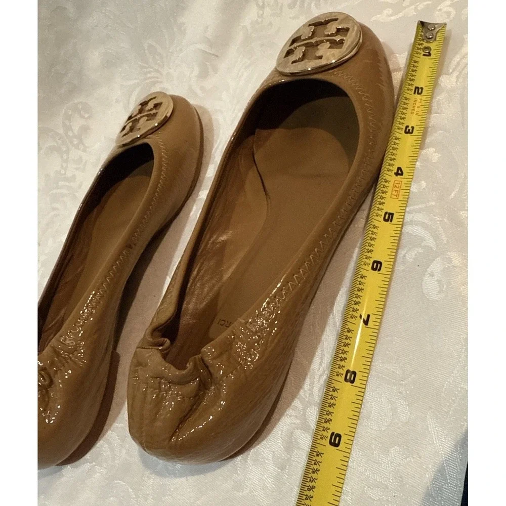 Tory Burch Reva Tan Pebbled Leather Gold Logo Ballet Flats Size 7.5 Designer